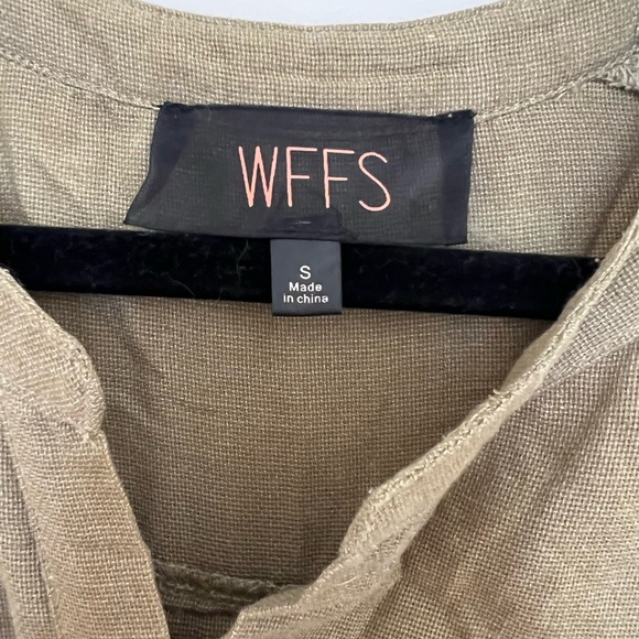 Green Sleeveless Romper - Picture 6 of 10